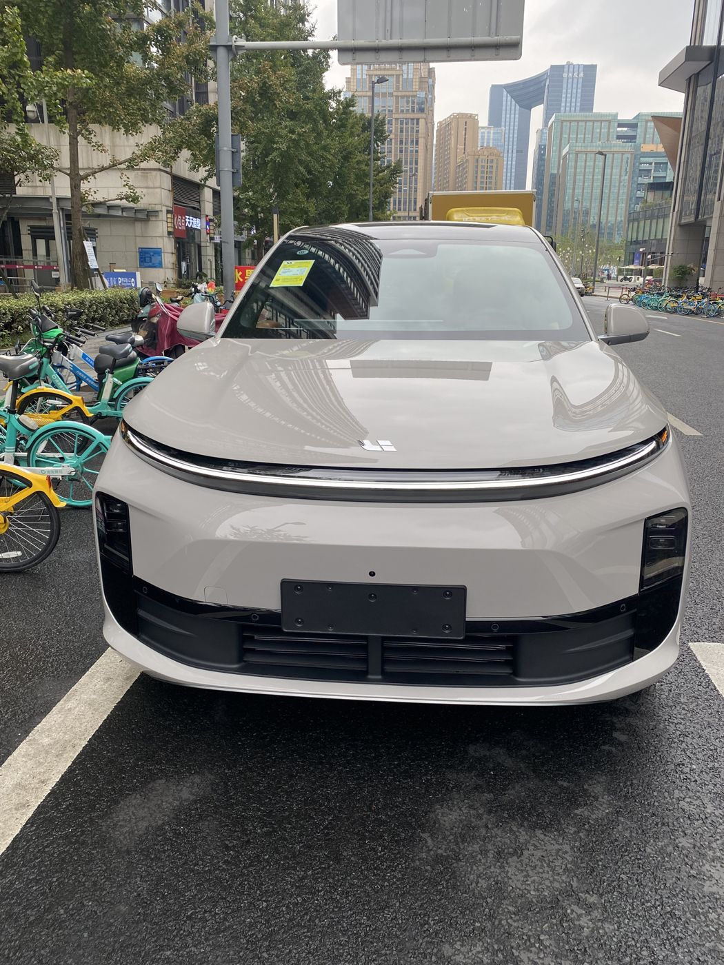 ued官网 MEGA 高压纯电 MPV